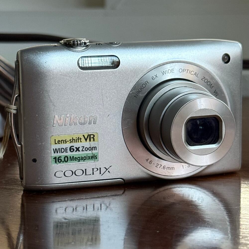 Nikon COOLPIX S3300 16 MP Digital Camera - Silver 6x Zoom- Tested AND WORKING